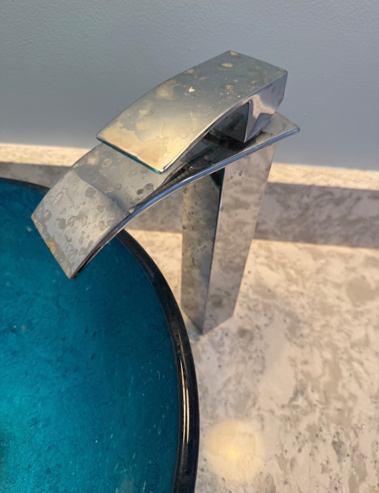 Bathroom Sink Faucet before cleaning